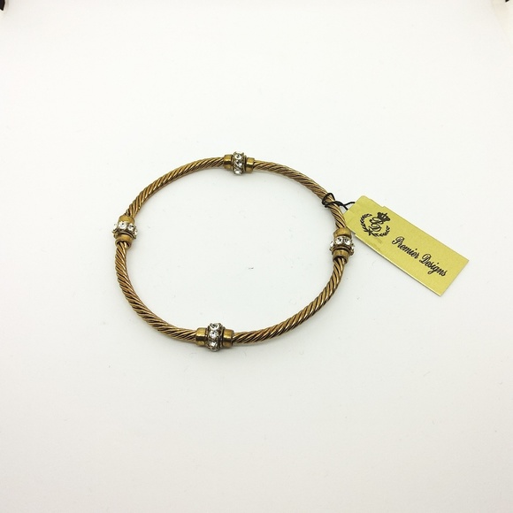 Premier Designs Jewelry - Premier Designs Girlfriend Stretch Bracelet Gold